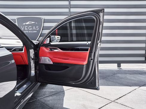 Used 2022 BMW M760i xDrive w/ Luxury Rear Seating Package AWD/4WD image 25