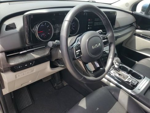 Used 2024 Kia Carnival EX FWD image 19