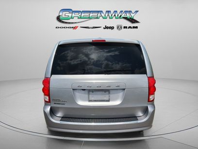 Used 2019 Dodge Grand Caravan SE w/ UConnect Hands-Free Group