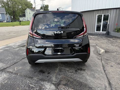 Used 2025 Kia Soul LX w/ LX Technology Package FWD image 6