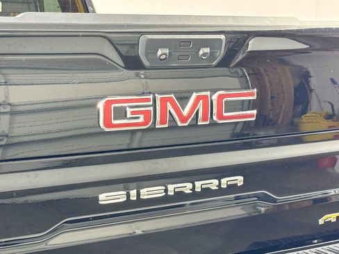 Used 2022 GMC Sierra 1500 AT4 w/ AT4 Premium Package AWD/4WD image 8