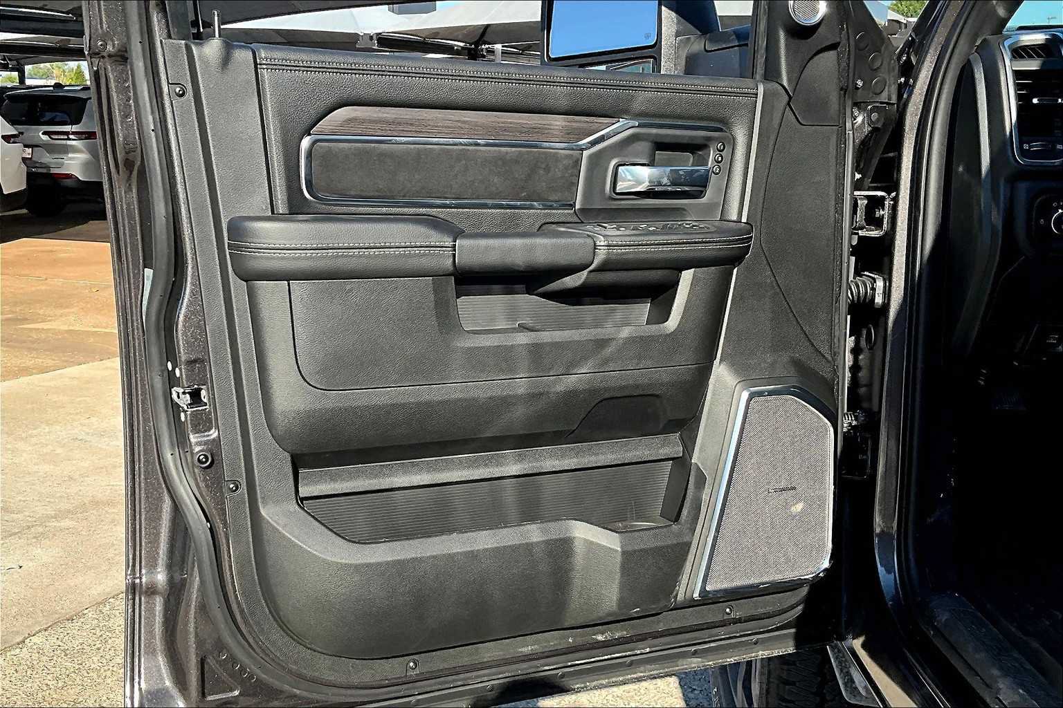 Used 2025 RAM 2500 Laramie AWD/4WD image 11