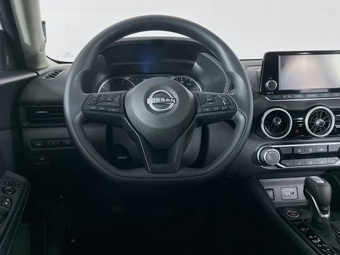 Used 2025 Nissan Sentra S image 17