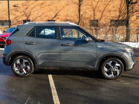 Used 2024 Hyundai Venue SEL image 8