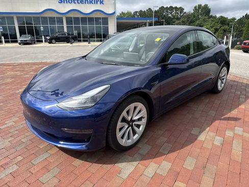 Used 2023 Tesla Model 3 Standard Range RWD image 1