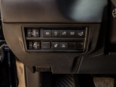 Used 2022 Toyota Tundra Platinum AWD/4WD image 22