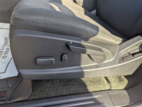 Used 2018 Chevrolet Colorado LT w/ LT Convenience Package image 11