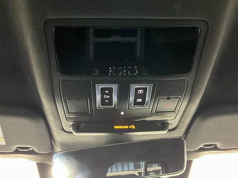 Used 2025 Land Rover Defender 130 V8 image 13