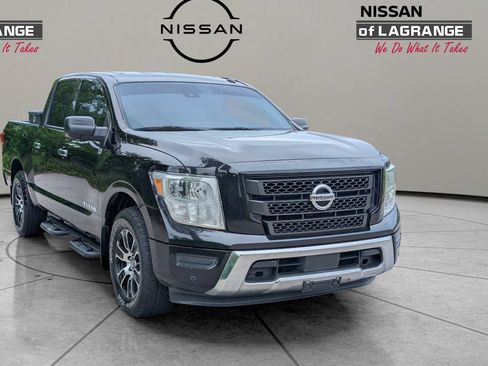Used 2021 Nissan Titan SV w/ SV Convenience Package RWD image 3