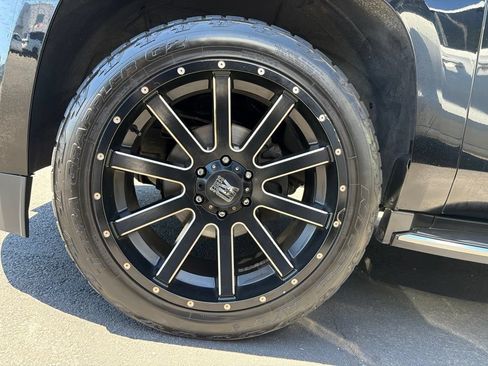 Used 2019 GMC Yukon XL SLT AWD/4WD image 5