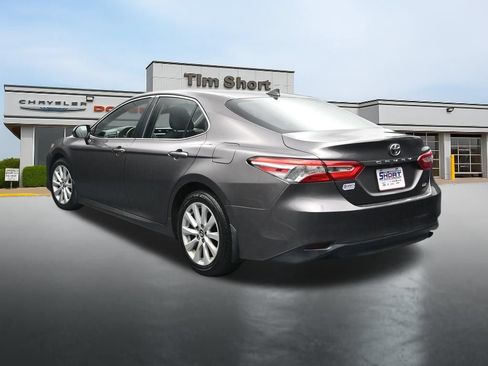 Used 2020 Toyota Camry LE FWD image 3