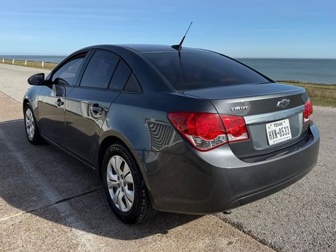 Used 2013 Chevrolet Cruze LS image 7