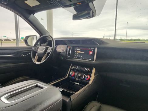 Used 2024 GMC Yukon Denali AWD/4WD image 25