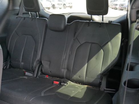 Used 2021 Chrysler Pacifica Touring-L w/ S Appearance Package FWD image 18