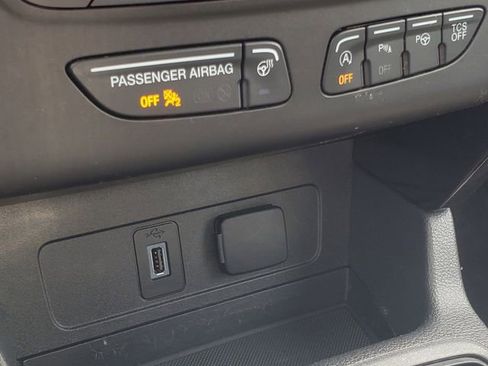 Used 2018 Ford Escape Titanium w/ Ford Safe & Smart Package image 25