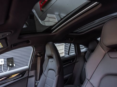 Used 2025 Porsche Panamera image 23
