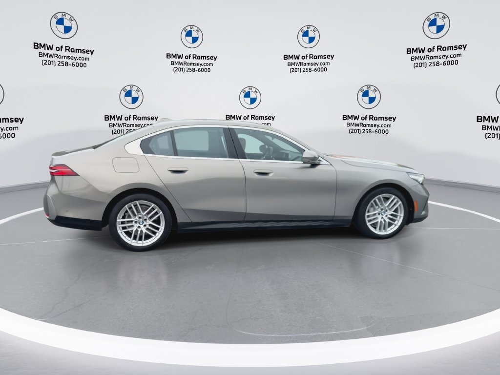 Used 2024 BMW 530i xDrive w/ Premium Package AWD/4WD image 9