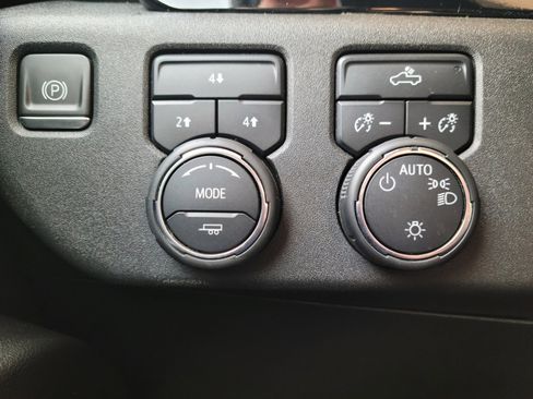 Used 2024 Chevrolet Silverado 2500 LT image 15