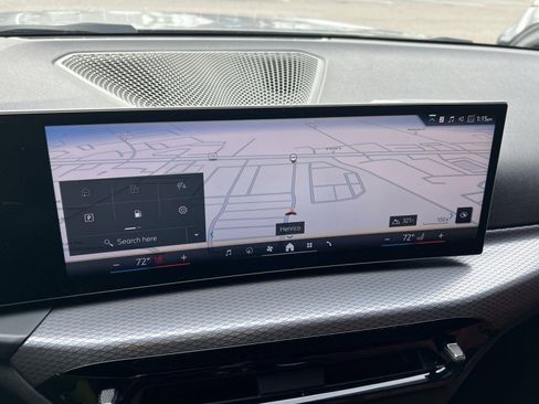 Used 2025 BMW 330i Sedan w/ M Sport Package image 21