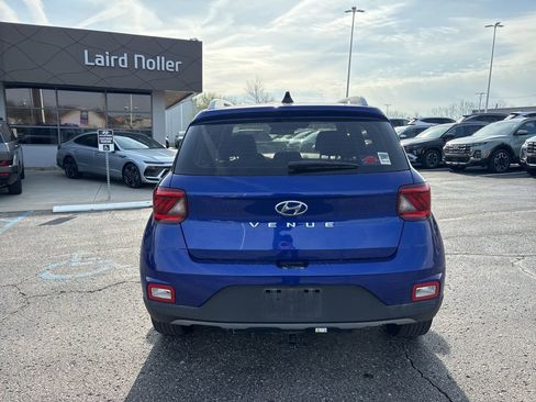 Used 2022 Hyundai Venue SEL image 5