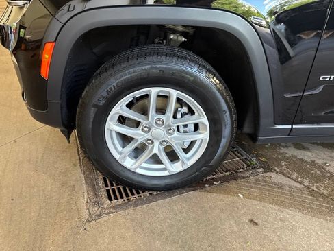 Used 2023 Jeep Grand Cherokee Laredo AWD/4WD image 11