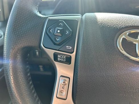Used 2017 Toyota 4Runner SR5 AWD/4WD image 20