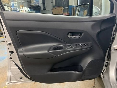 Used 2025 Nissan Versa SV FWD image 11
