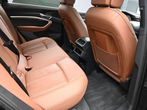 Used 2022 Audi e-tron Premium Plus w/ Premium Plus Package image 29