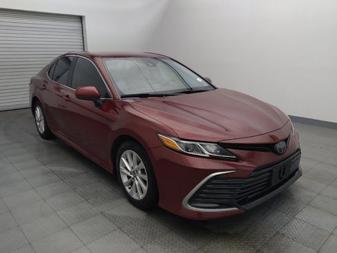 Used 2021 Toyota Camry LE image 13