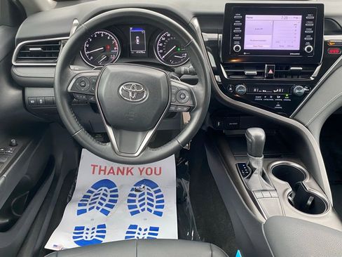 Used 2024 Toyota Camry SE image 10