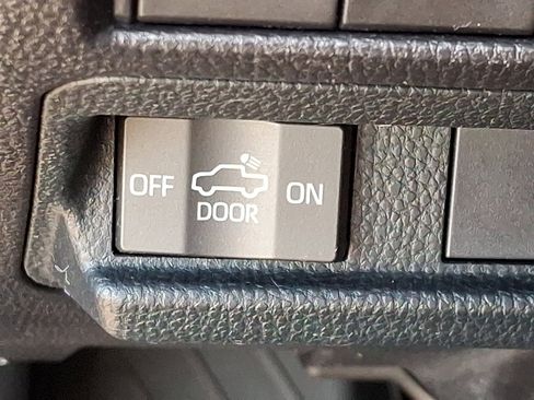 Used 2025 Toyota Tacoma SR5 image 27