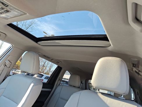 Used 2017 Toyota Highlander XLE image 12