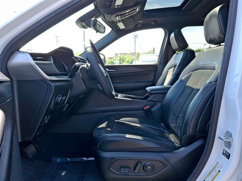 Used 2023 Jeep Grand Cherokee L Laredo AWD/4WD image 3