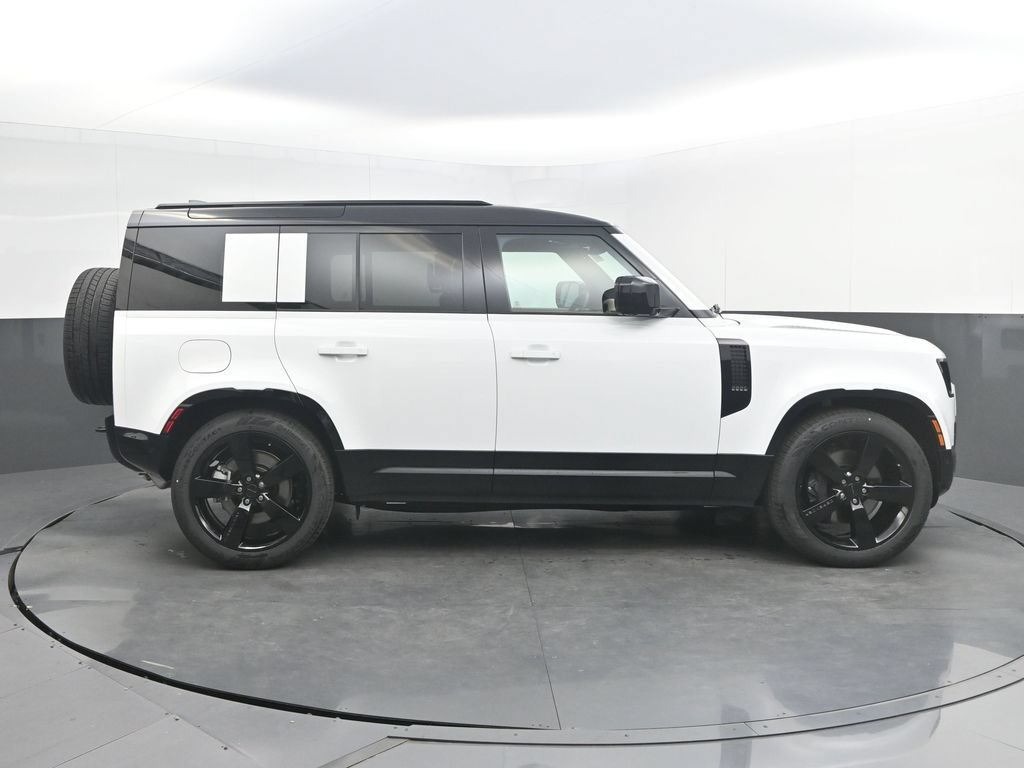 New 2026 Land Rover Defender 110 X-Dynamic SE AWD/4WD image 8