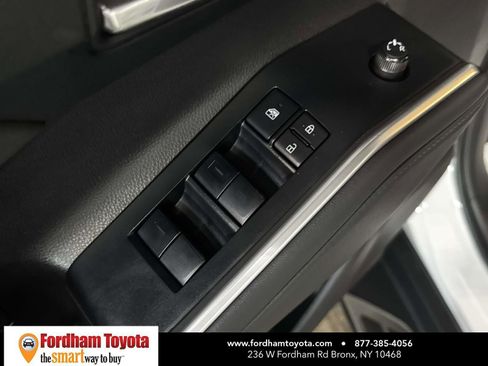 Used 2022 Toyota Highlander XLE AWD/4WD image 17