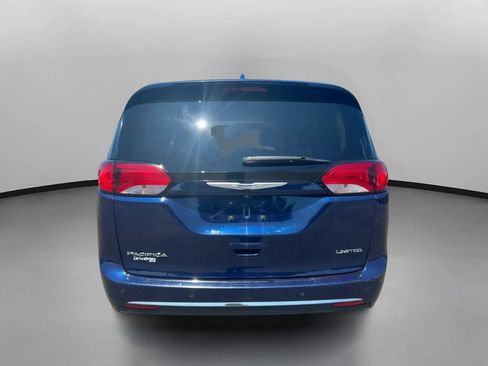 Used 2018 Chrysler Pacifica Limited w/ Advanced Safetytec Group FWD image 11