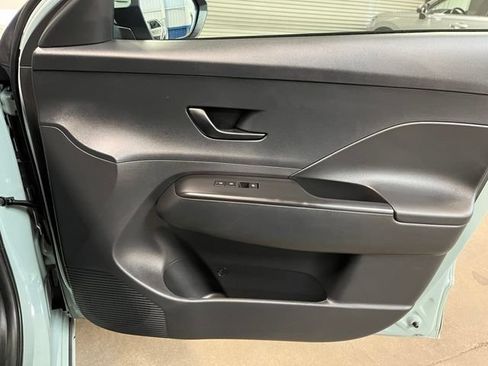 Used 2025 Hyundai Kona SEL FWD image 11