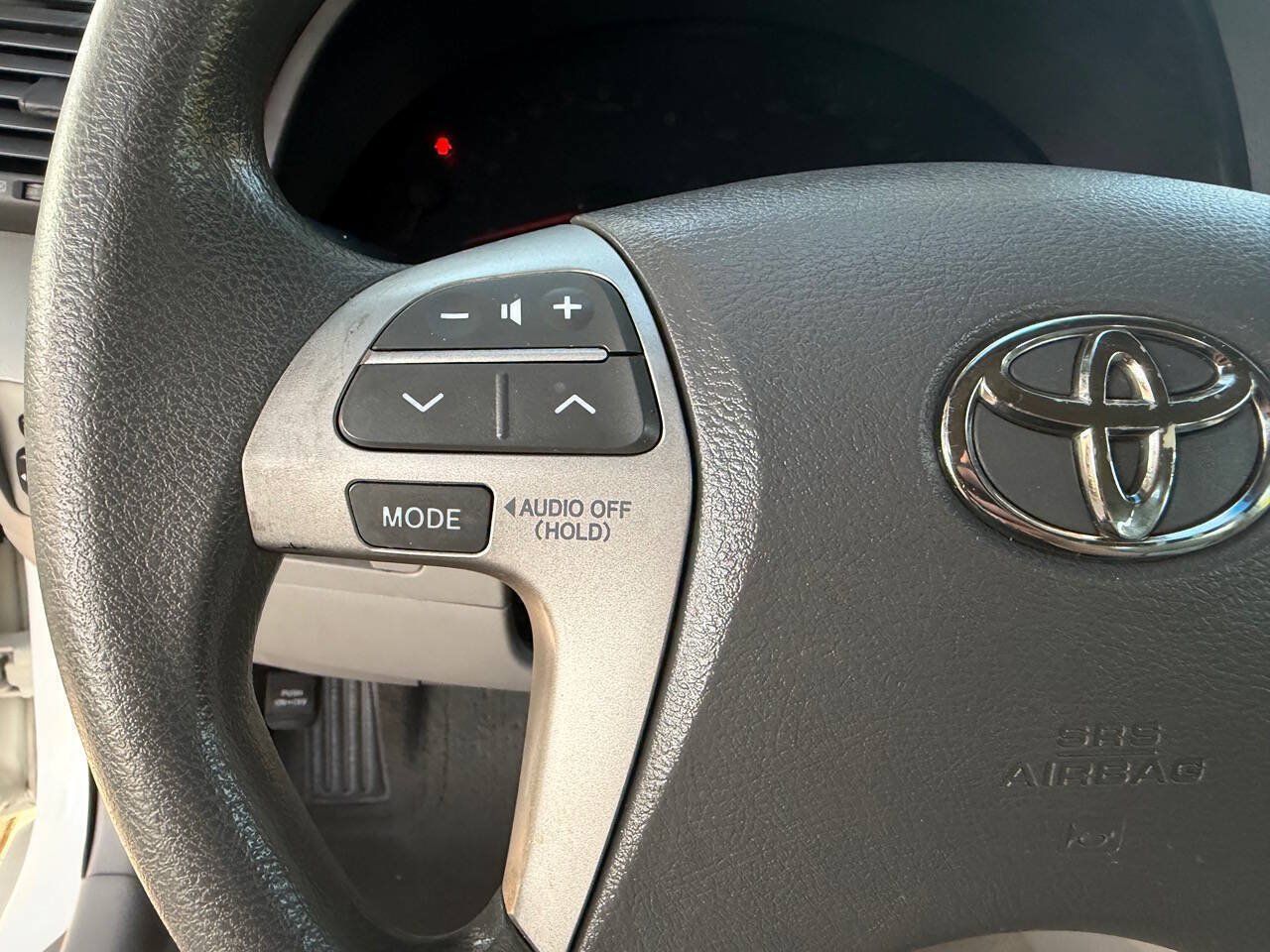 Used 2010 Toyota Camry LE FWD image 27