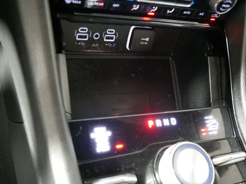 Used 2024 Jeep Grand Cherokee Overland w/ Advanced Protech Group III AWD/4WD image 30