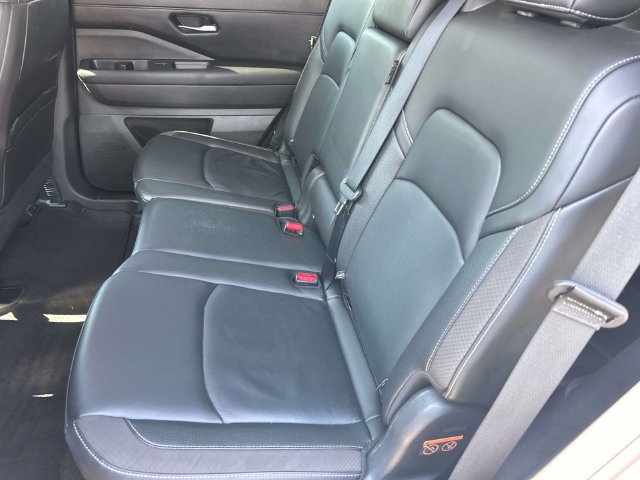 Certified 2025 Nissan Pathfinder SL FWD image 21