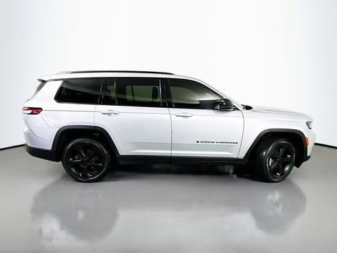 Used 2022 Jeep Grand Cherokee L Laredo image 8