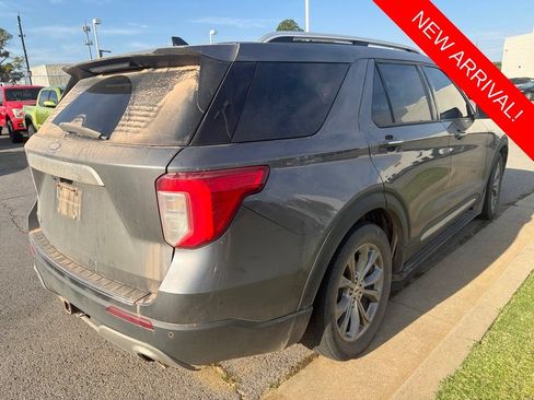 Used 2022 Ford Explorer Limited w/ Equipment Group 301A RWD image 4