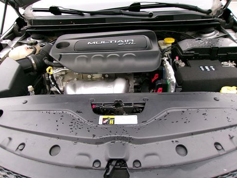 Used 2016 Chrysler 200 Limited w/ Convenience Group image 8