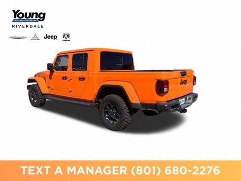 Used 2025 Jeep Gladiator Sport AWD/4WD image 3