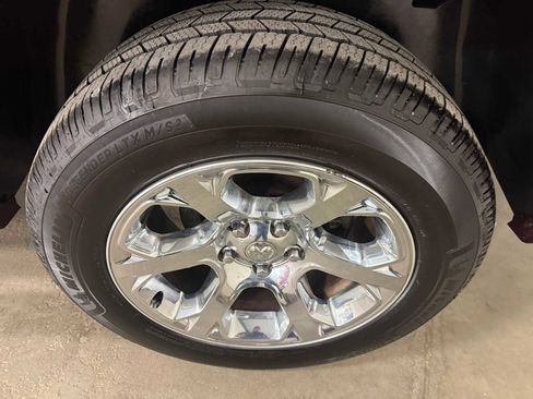Used 2017 RAM 1500 Laramie w/ Convenience Group AWD/4WD image 9