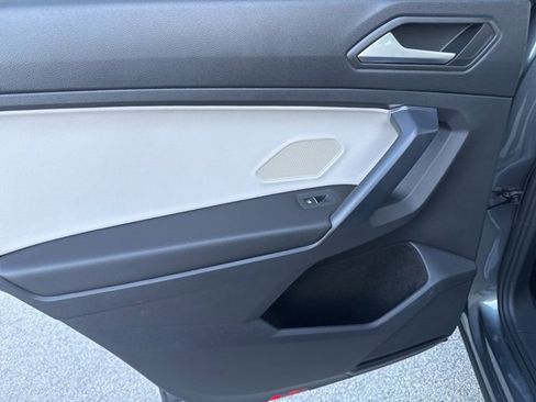 Used 2021 Volkswagen Tiguan SE R-Line image 19