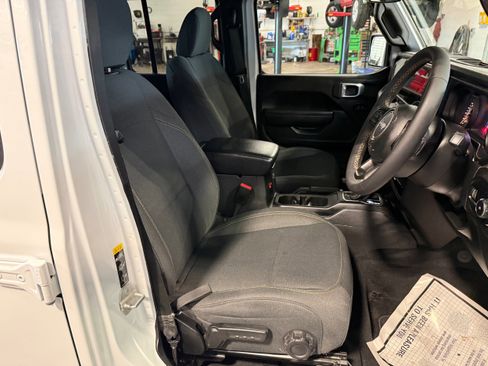 Used 2024 Jeep Wrangler Unlimited Sport AWD/4WD image 10