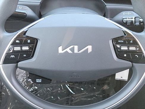 Certified 2023 Kia Niro LX FWD image 13