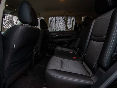 Used 2020 Nissan Rogue SV w/ Premium Package image 27