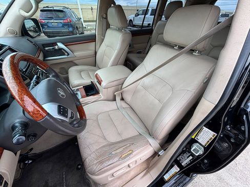 Used 2013 Toyota Land Cruiser image 14